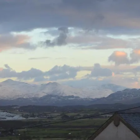 Stylish Home From Home With Great Views Harlech Exterior photo
