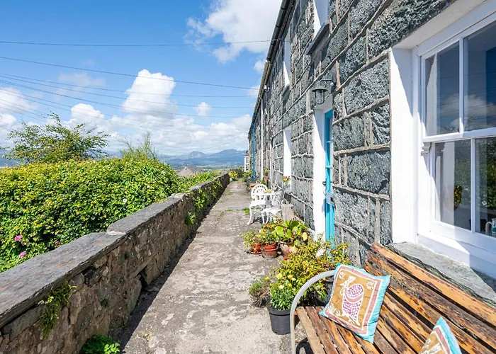 Stylish Home From Home With Great Views